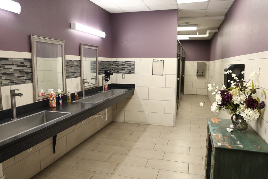 More Photos Of 1122 S 2nd St, Cabot Industrial For Sale