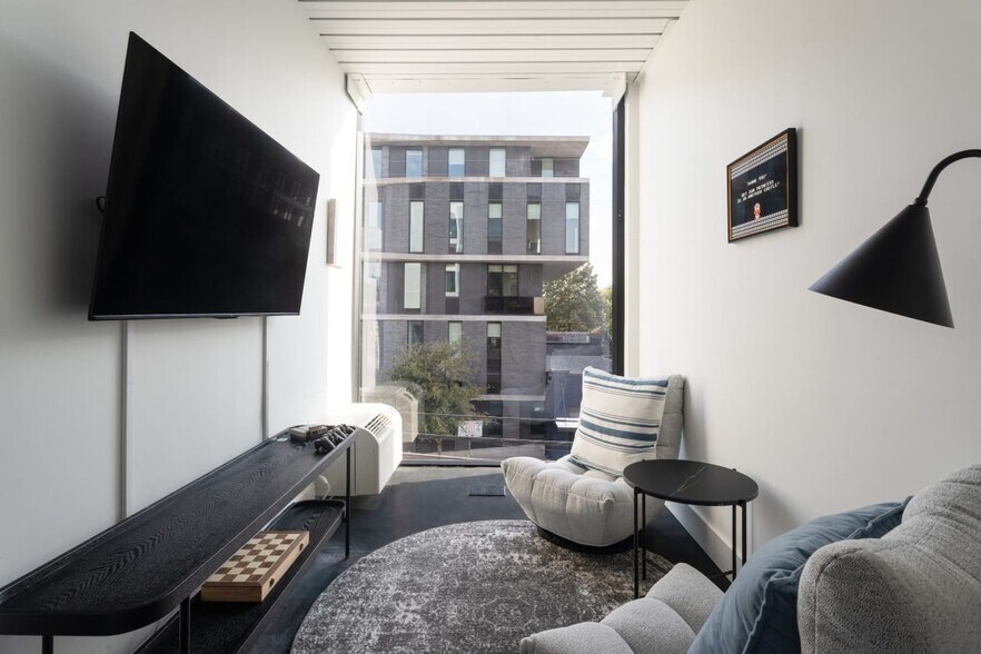 More Photos Of 1812 E 6th St, Austin Hospitality For Sale