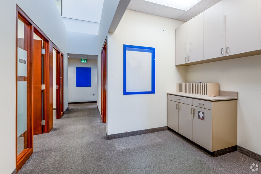 More Photos Of 31 King St, St Catharines Bank For Sale