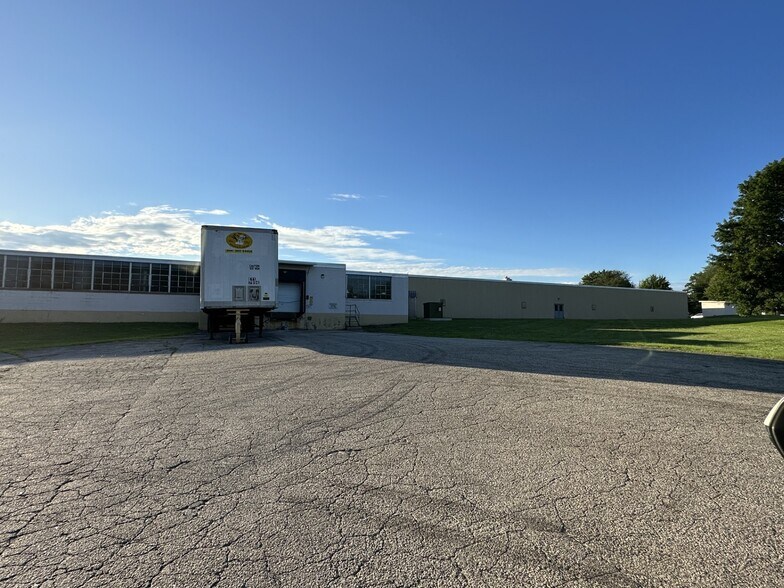 More Photos Of 9 Cutts Rd, Kittery Manufacturing For Sale