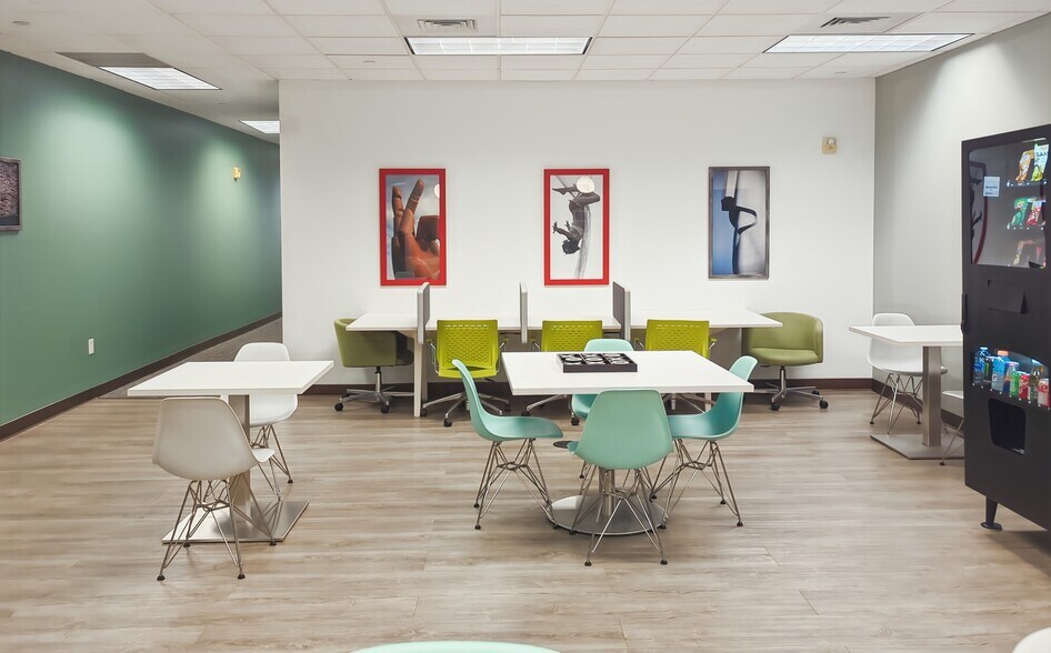 More Photos Of 301 McCullough Dr, Charlotte Coworking Space