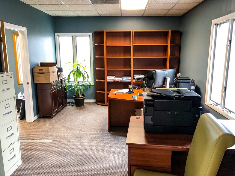 More Photos Of 291 Herbertsville Rd, Brick Office For Lease