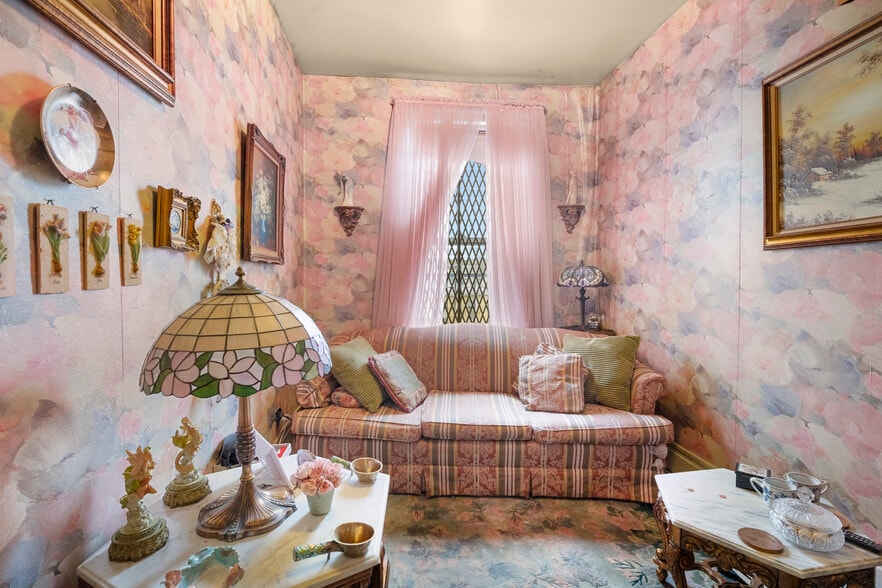 More Photos Of 3172 44th St, Astoria Multifamily For Sale