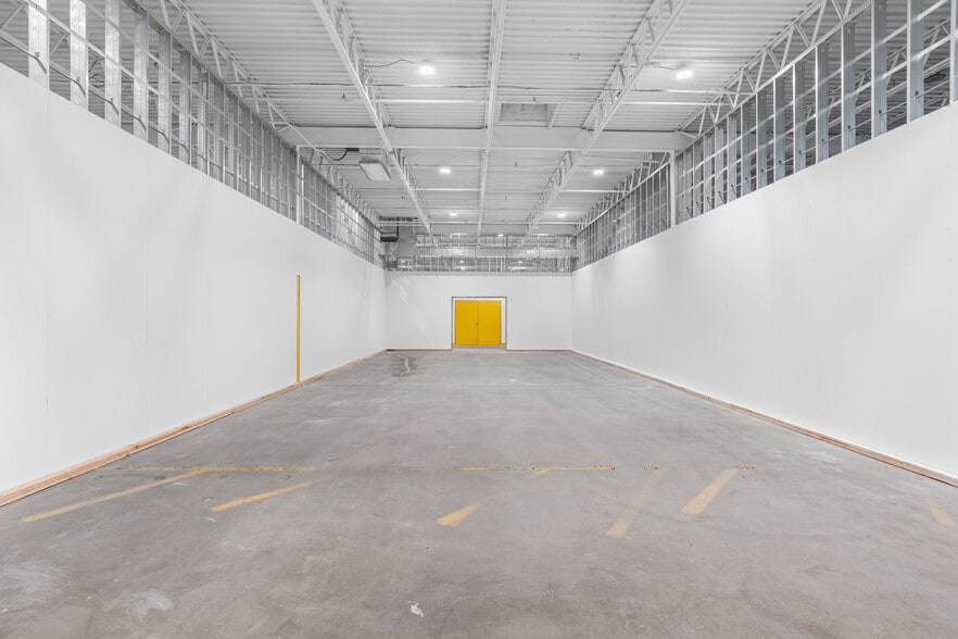 More Photos Of 14 Home News Row, New Brunswick Warehouse For Lease