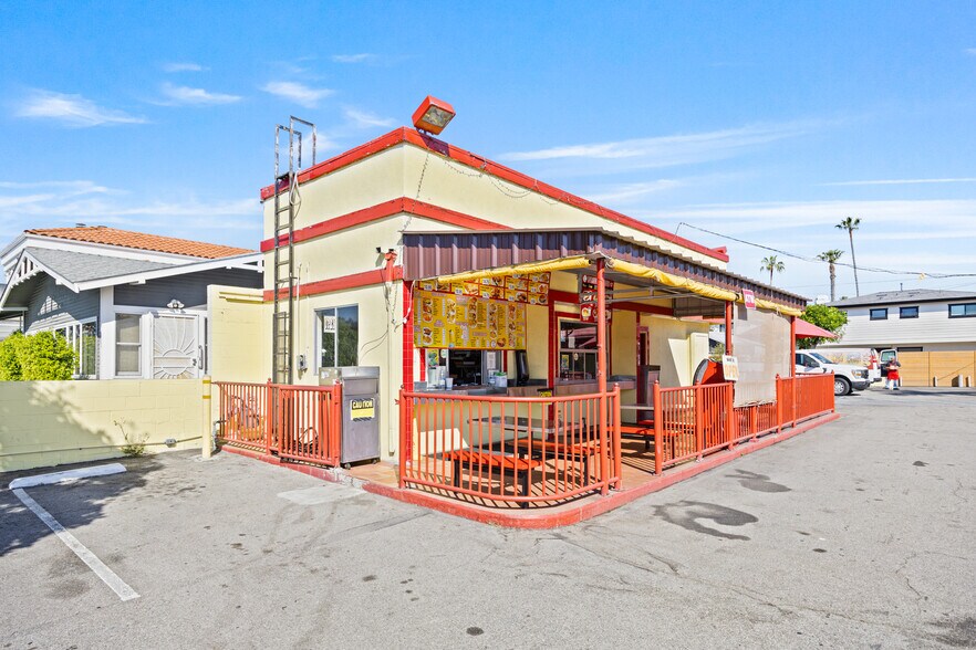 More Photos Of 921 Pacific Coast Highway, Redondo Beach General Retail For Sale