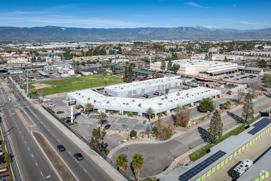 More Photos Of 2211 S Hunts Ln, San Bernardino Showroom For Lease