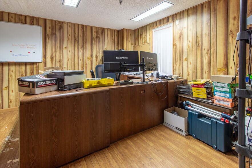 More Photos Of 310 Cypress Rd, Ocala Manufacturing For Sale