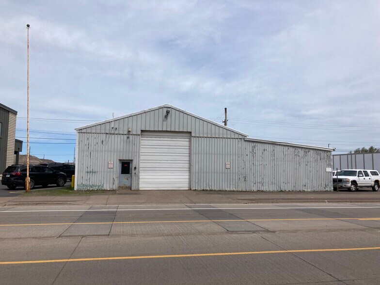 More Photos Of 700 Garfield Ave, Duluth Freestanding For Sale