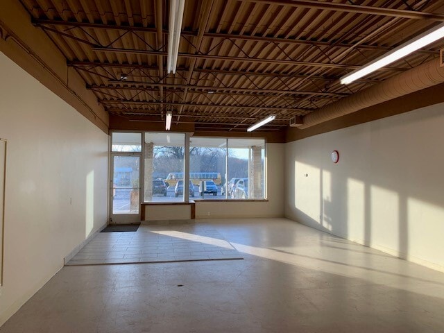 More Photos Of 5607-5667 Manitou Rd, Excelsior Unknown For Lease