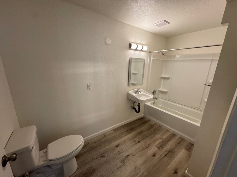 More Photos Of 518-524 E Avenue Q-12, Palmdale Apartments For Sale
