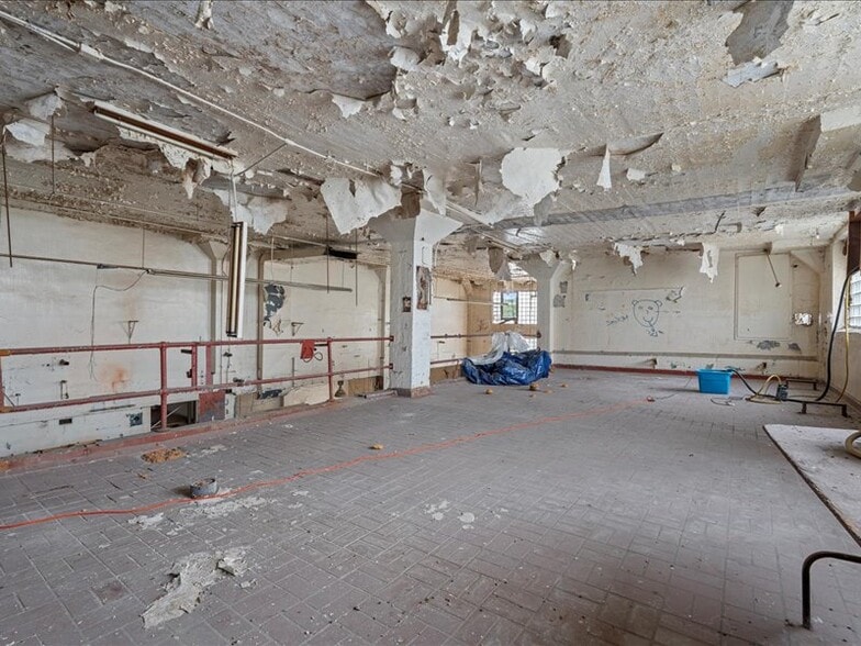 More Photos Of 808-22 Burnet Ave, Syracuse Warehouse For Sale