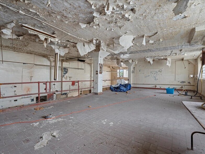More Photos Of 808-822 Burnet Ave, Syracuse Warehouse For Sale