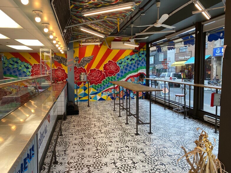 More Photos Of 181 Baldwin St, Toronto Storefront Retail Office For Lease