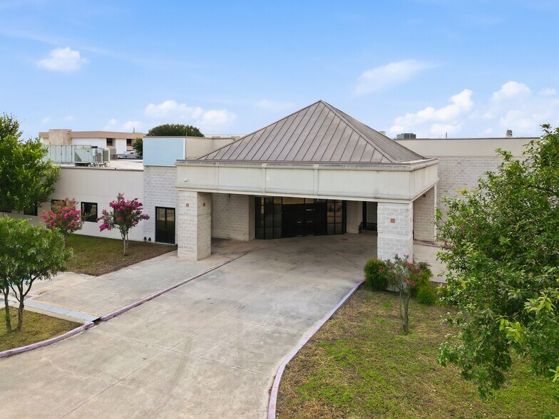 More Photos Of 7400 Barlite Blvd, San Antonio Medical For Lease