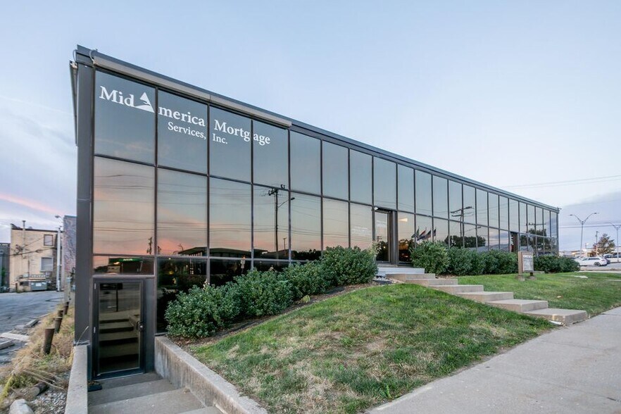More Photos Of 200 E Walnut St, Columbia Office For Sale