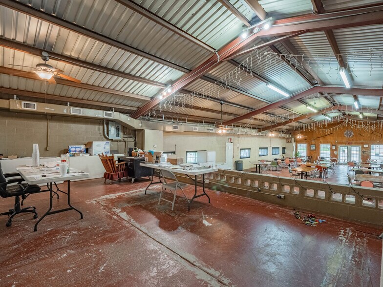 More Photos Of 424 N Texas St, De Leon Restaurant For Sale