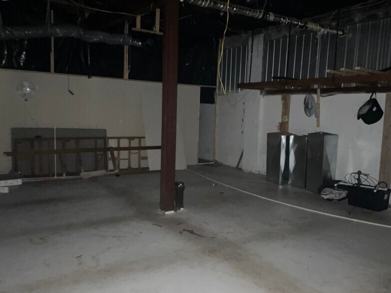More Photos Of 2211 S Saginaw St, Flint Freestanding For Lease