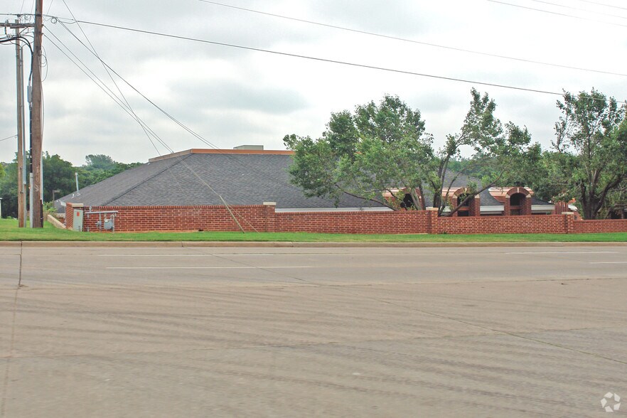 More Photos Of 4848 N Lincoln Blvd, Oklahoma City Office For Lease
