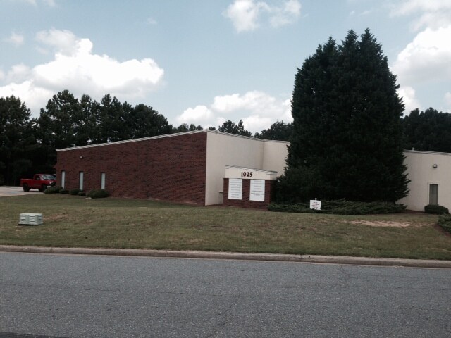 More Photos Of 1025 Nine North Dr, Alpharetta Warehouse For Lease