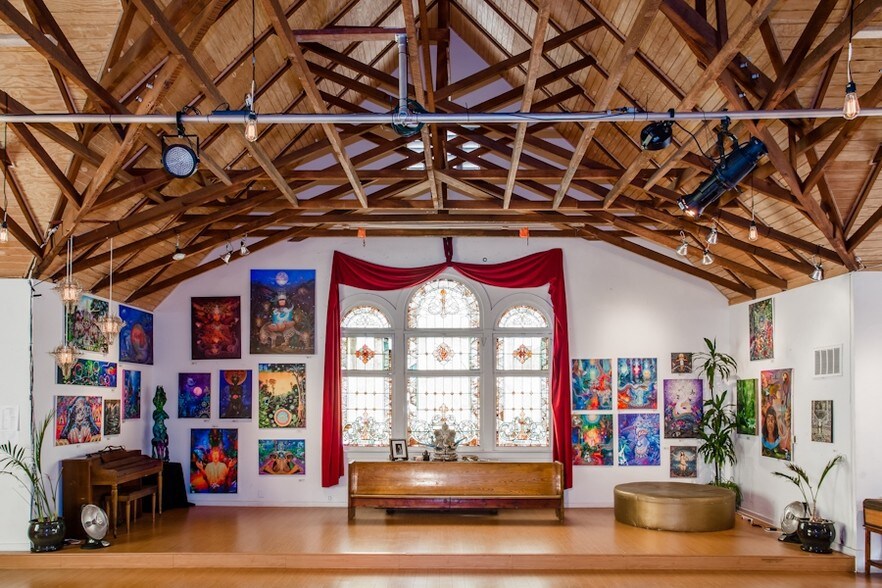 More Photos Of 305 Rose Ave, Venice Religious Facility For Sale