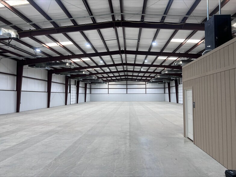 More Photos Of 4209 Longhorn Dr, Alvarado Warehouse For Lease