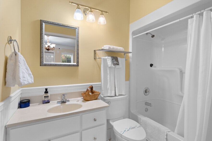 More Photos Of 108 Cumberland St E, Cowan Specialty For Sale