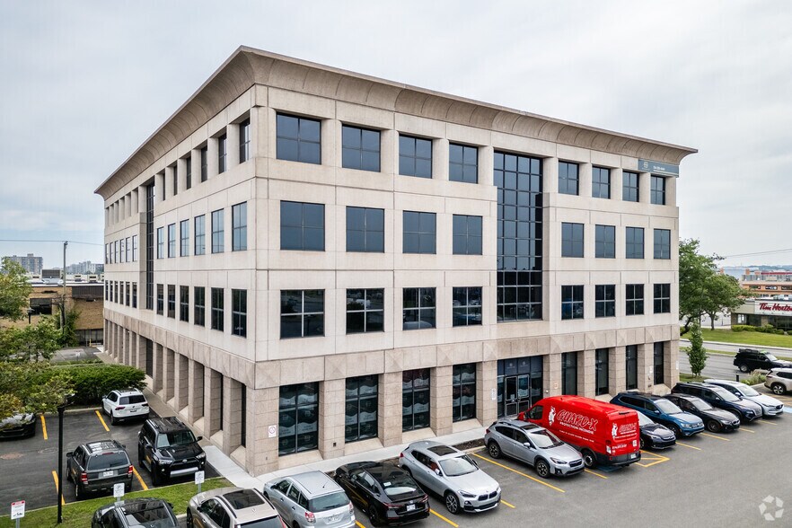 More Photos Of 3773-3777 Boul De La Côte-Vertu, Montréal Office For Lease