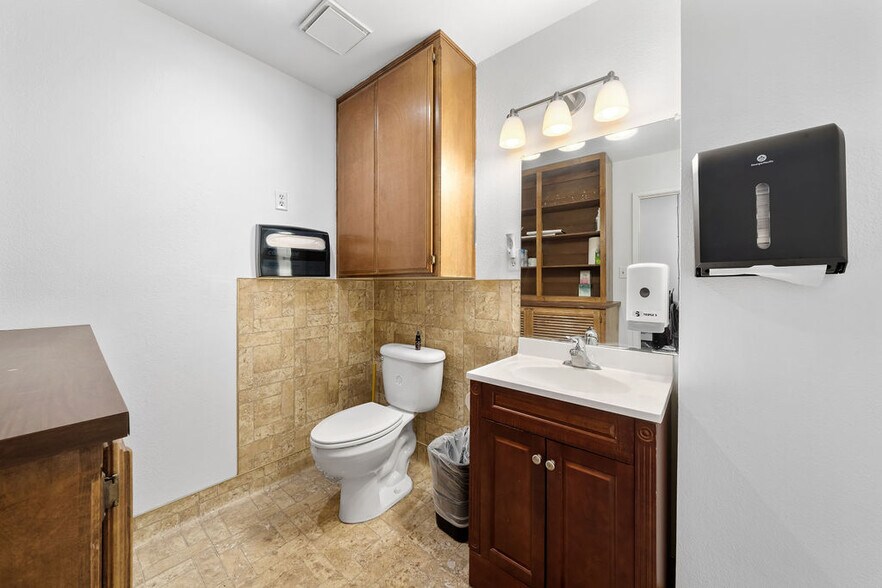 More Photos Of 935 Riverside Ave, Paso Robles Medical For Sale