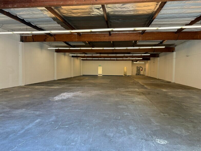 More Photos Of 8611 Canoga Ave, Canoga Park Warehouse For Lease