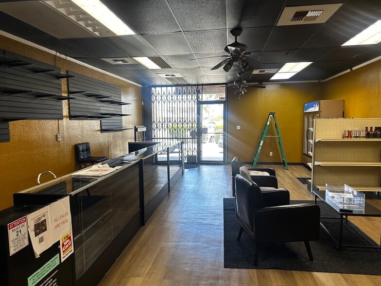 More Photos Of 4601-4619 Wilson Rd, Bakersfield Storefront For Lease