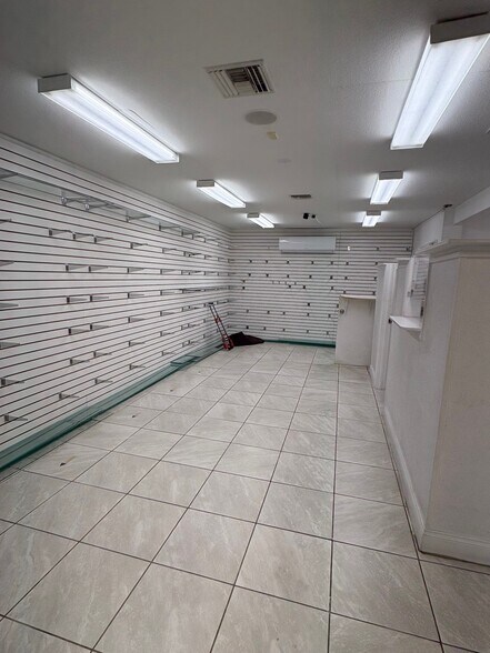 More Photos Of 4910 N Armenia Ave, Tampa Drugstore For Lease