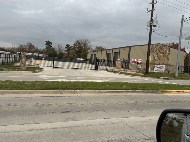 More Photos Of 121 Goedecke Rd, Spring Office For Lease