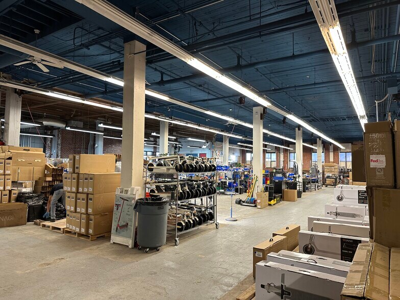 More Photos Of 2130-2220 Livingston St, Oakland Light Manufacturing For Lease