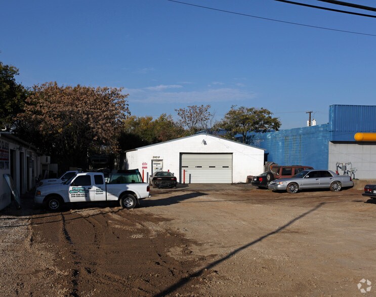 Primary Photo Of 10411 Harry Hines Blvd, Dallas Auto Dealership For Lease