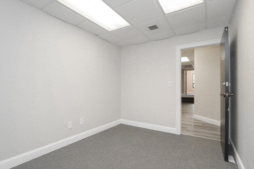 More Photos Of 939-941 E Columbus Ave, Springfield Office For Sale