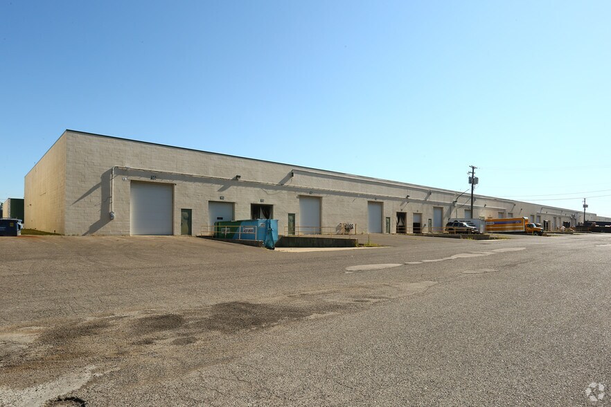 More Photos Of 26000 Northline Commerce Dr, Taylor Warehouse For Lease