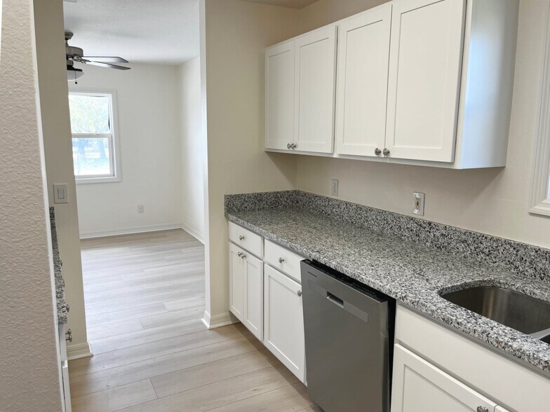 More Photos Of 100 Charles Dr, Nokomis Multifamily For Sale