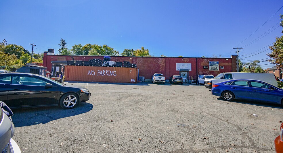 More Photos Of 2901 Minnesota Ave SE, Washington Freestanding For Sale