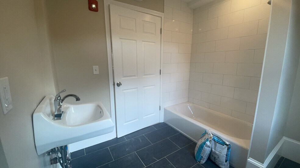 More Photos Of 6 Windsor St, Andover Office For Sale