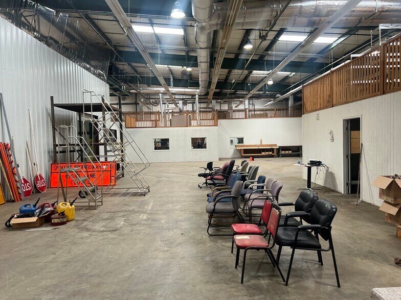 More Photos Of 463 Industry Rd, Waynesboro Warehouse For Lease