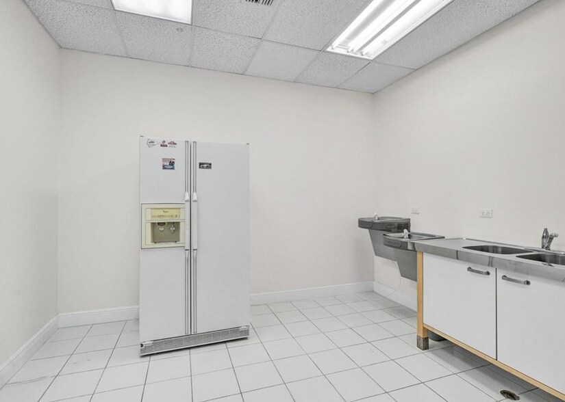 More Photos Of 8111-8119 NW 33rd St, Miami Warehouse For Sale