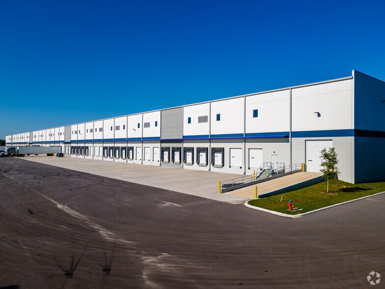 More Photos Of 6337 Mango Rd, Seffner Distribution For Lease