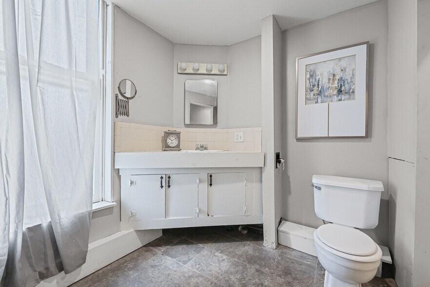 More Photos Of 361 E Main St, Alliance Storefront Retail Office For Sale