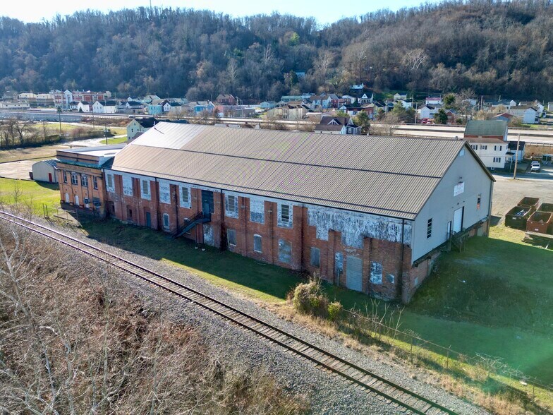 More Photos Of 2200 Union St, Bellaire Warehouse For Sale