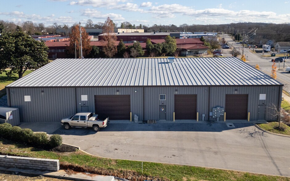 More Photos Of 802 N Cumberland St, Lebanon Light Distribution For Lease