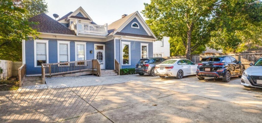 More Photos Of 2711 Hibernia St, Dallas Medical For Sale