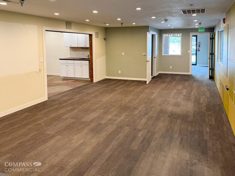 More Photos Of 2525 NE Twin Knolls Dr, Bend Light Manufacturing For Lease