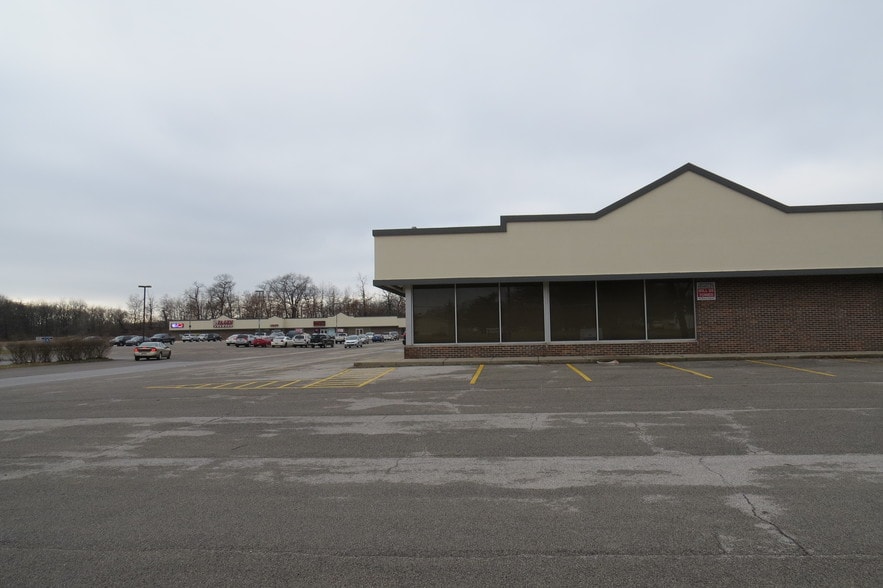 More Photos Of 5916 W State Road 10, Demotte Department Store For Sale