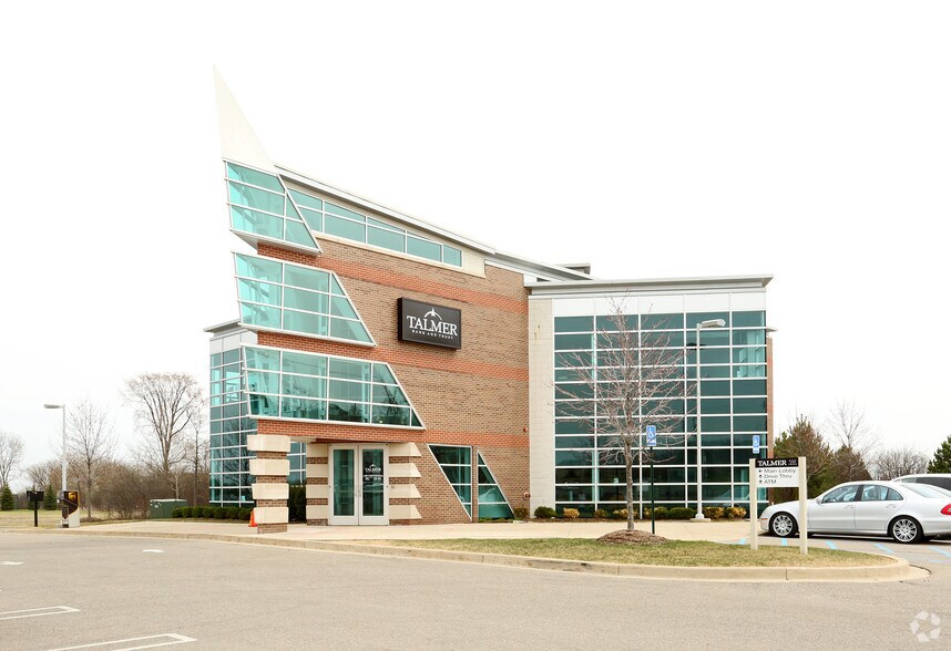 Primary Photo Of 17900 Haggerty Rd, Livonia Bank For Lease