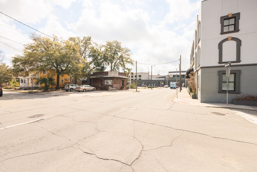 More Photos Of 15 W 43rd St, Savannah Restaurant For Lease